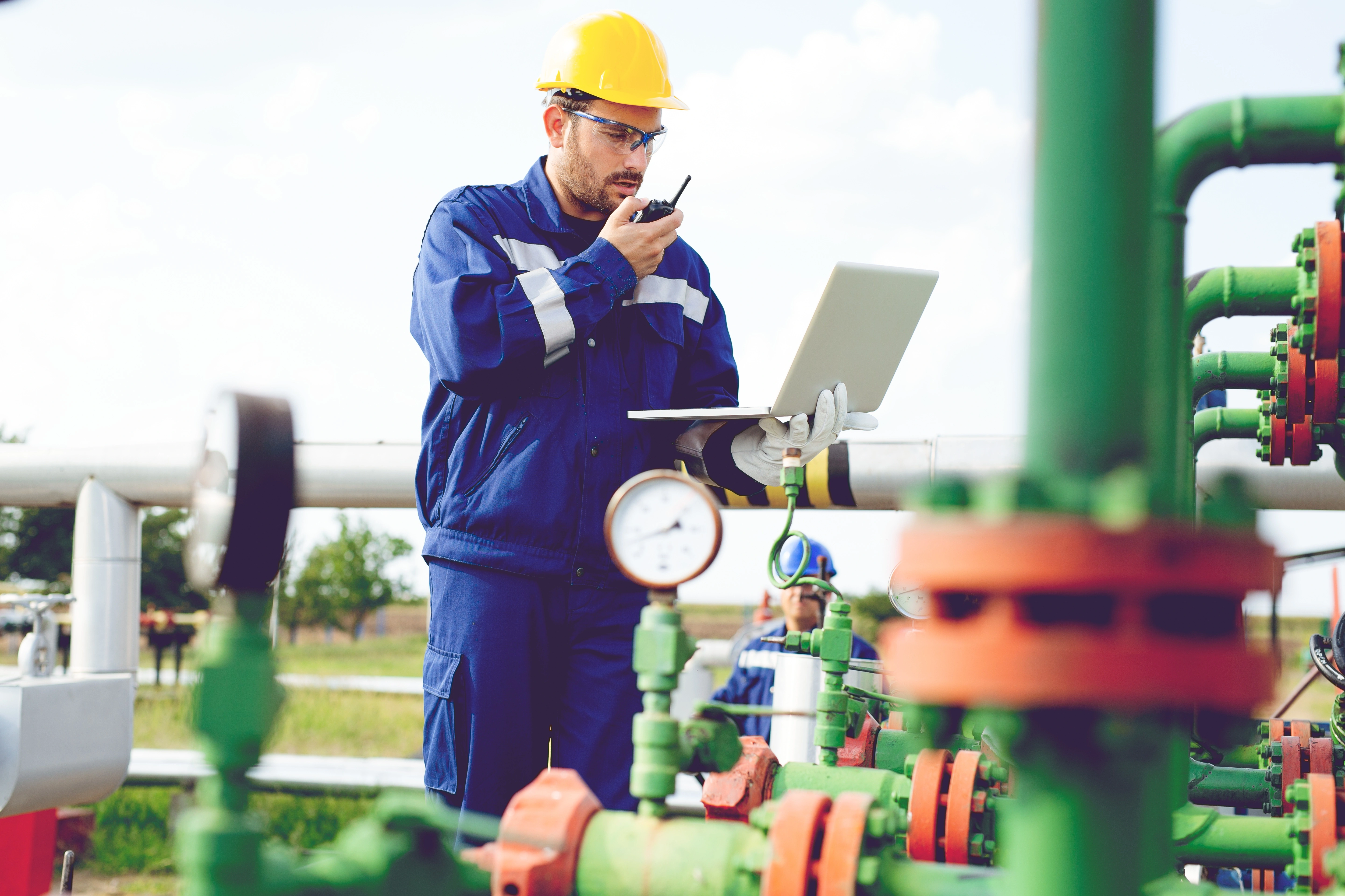  Image of a worker fixing an oil pipe